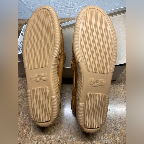 Minnetonka Men's Moosehide Classic Moccasins NWT/Box - Picture 2 of 5